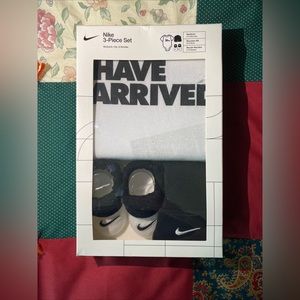 Nike Baby Apparel 3-Piece Set; Bodysuit, Booties & Hat 0-6M Brand New Set